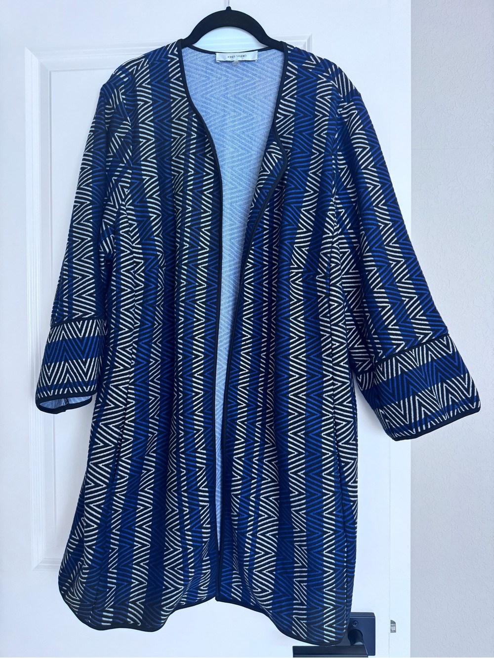 Jones Studio Blue and White Patterned Women's Open Cardigan Sweater with pockets